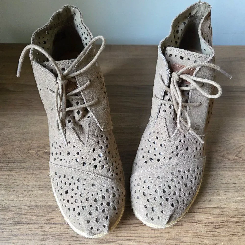 NEW W/O BOX TOMS TAUPE EXPADRILLE WEDGE LEATHER UPPER BOOTIES SIZE 9 WMNS